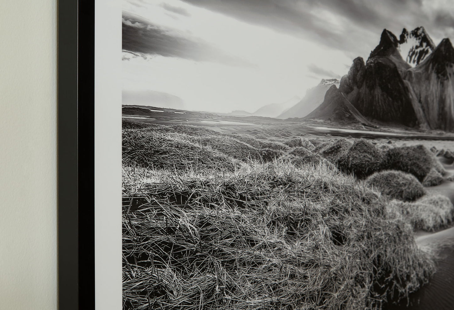 Delstone - Wall Art - Black / White