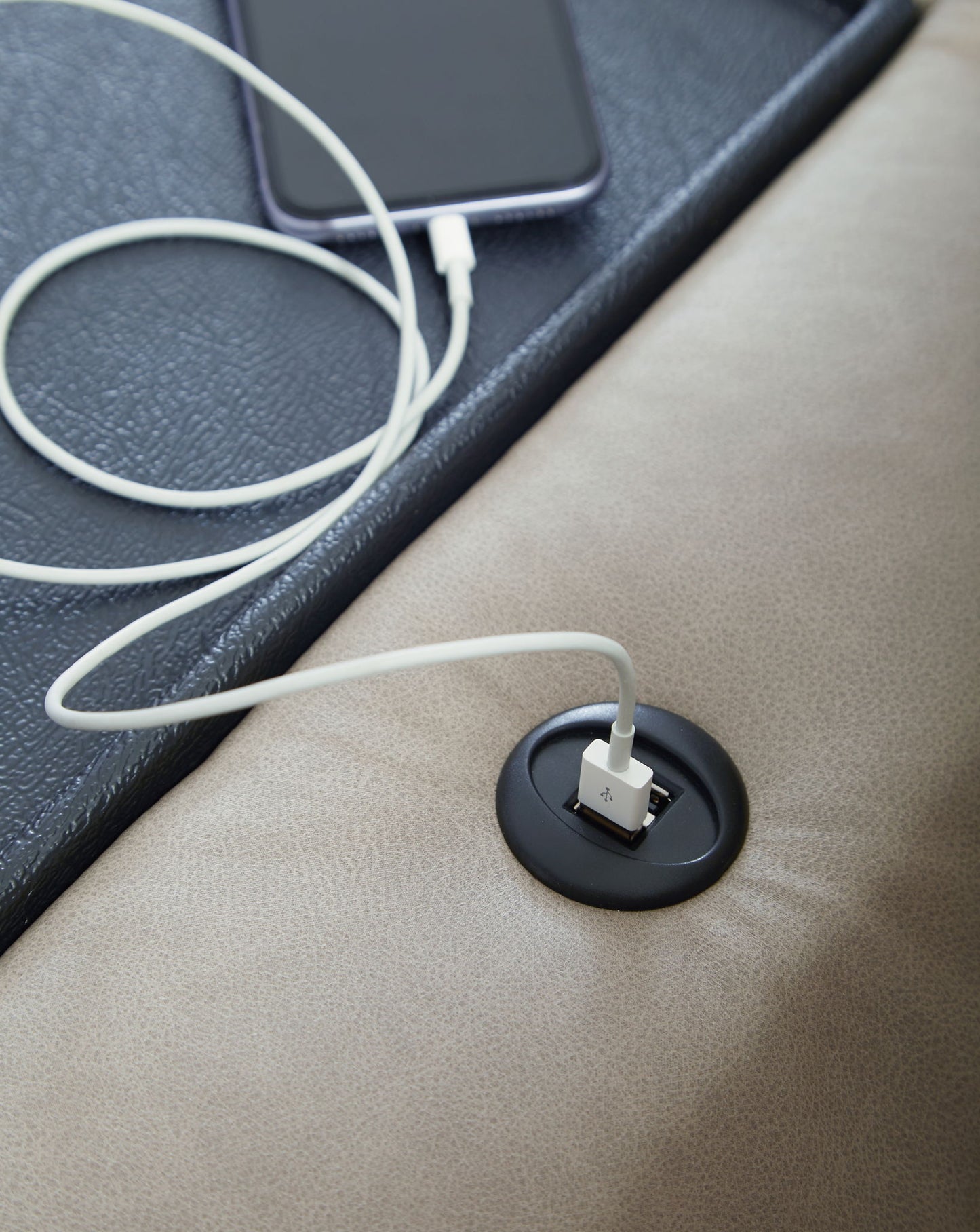 Lavenhorne - Reclining Sofa W/ Drop Down Table - Faux Leather - Pebble