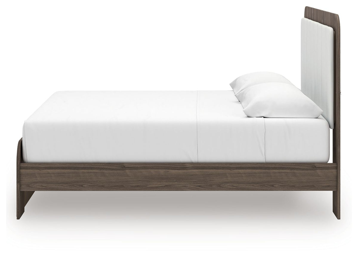 Kendanport - 4 Pc. - King Platform Bed, Dresser, Mirror And Nightstand - Brown / White